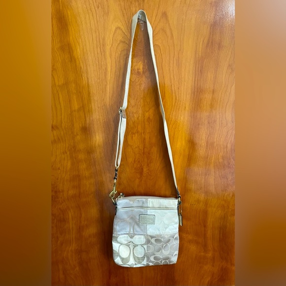 Coach Signature Crossbody / Shoulder Bag - Picture 3 of 5